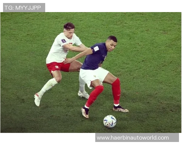 足球明星场外偶遇瞬间揭秘友谊与竞争交织的精彩故事